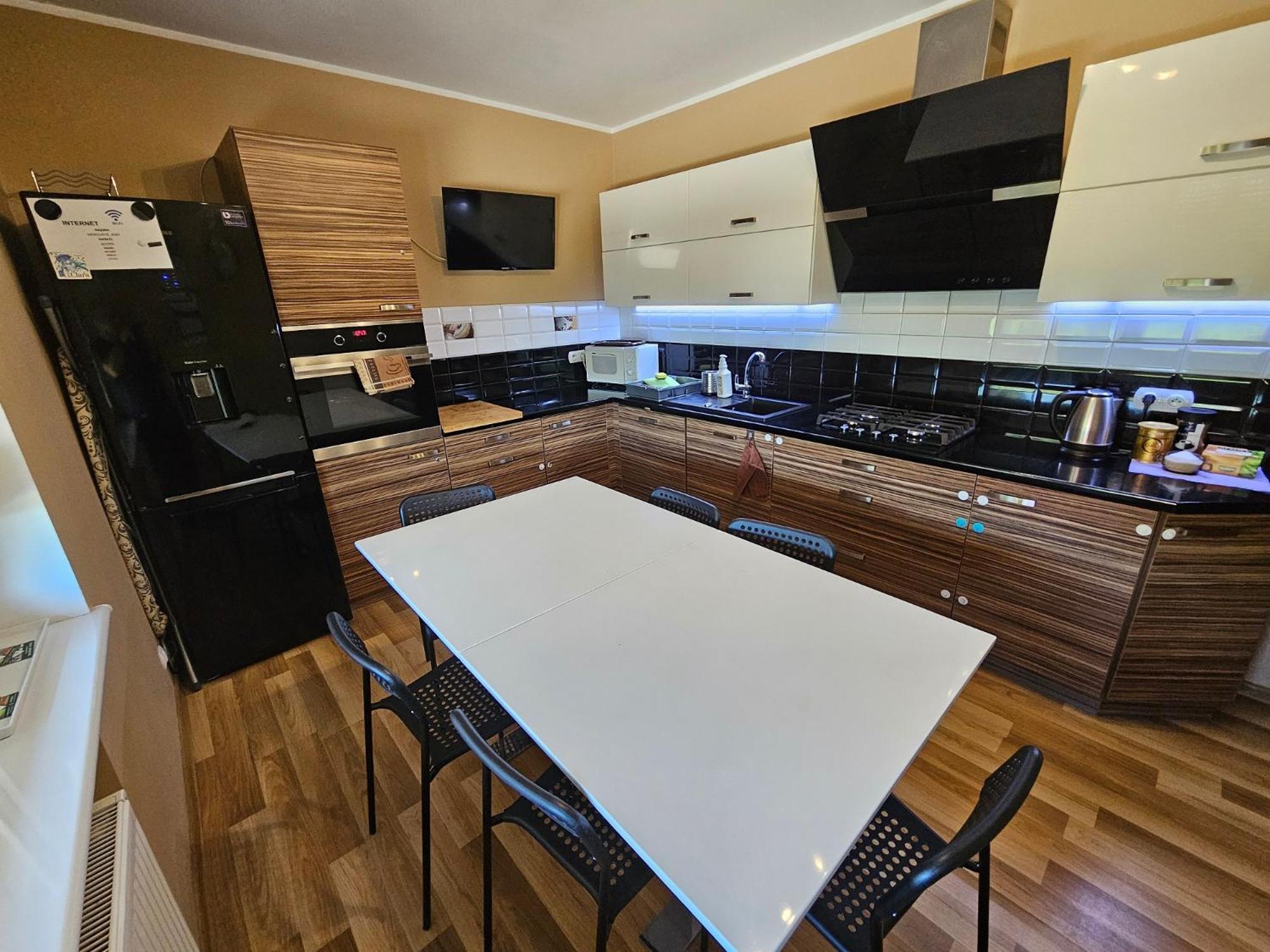 Taniespanie Rokietnica Rokietnica  Exteriör bild